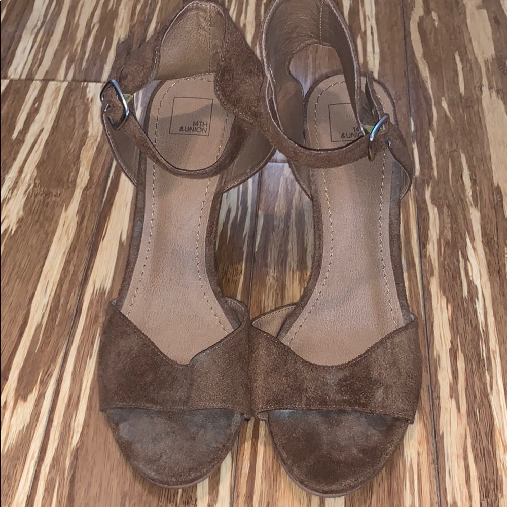 brown short wedge